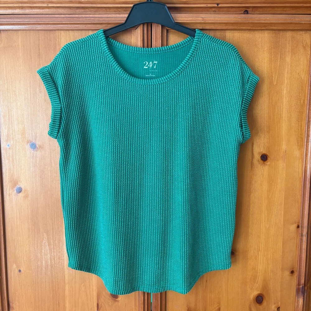 Maurices Women's Vibrant Kelly Green Ribbed Tee